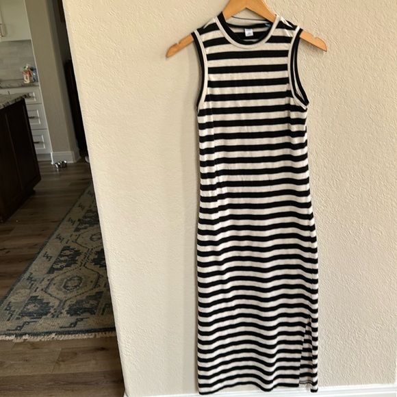 Dresses & Skirts - Black and White Striped Midi Dress